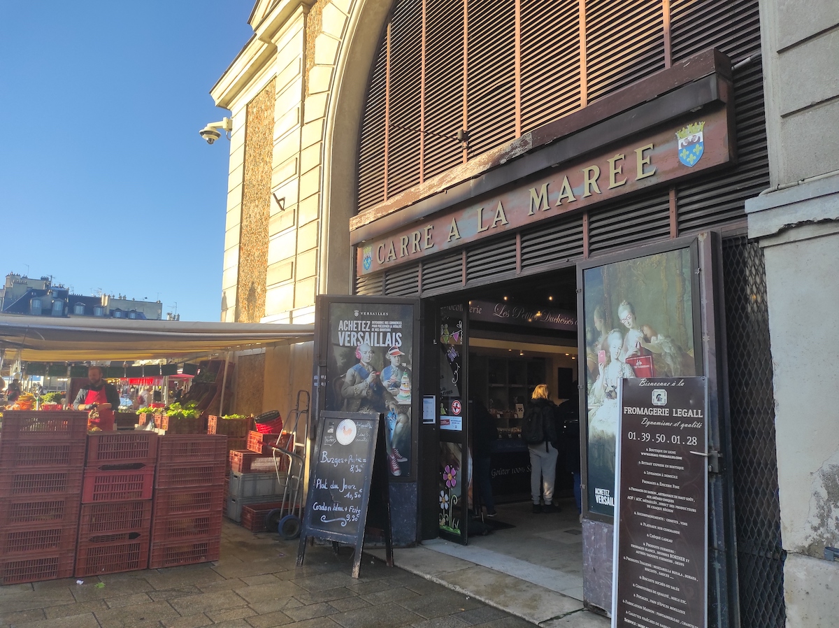 Le marché Notre-Dame à Versailles, désigné plus beau marché d'Île-de-France en 2018 / © Joséphine Lebard pour Enlarge your Paris