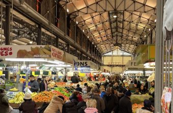 Virée au marché de Saint-Denis, une cathédrale commerciale