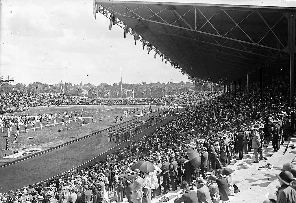 La cérémonie d'ouverture des Jeux olympiques de Paris 1924 au stade Yvs-du-Manoir à Colombes / © GetArchive 