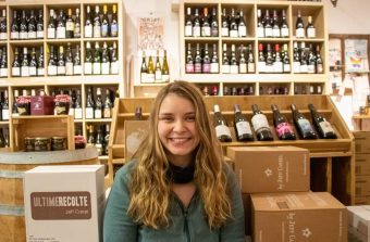 Raphaëlle Butteau, caviste : « Je reste optimiste quant à l’acceptation des femmes dans le monde du vin »