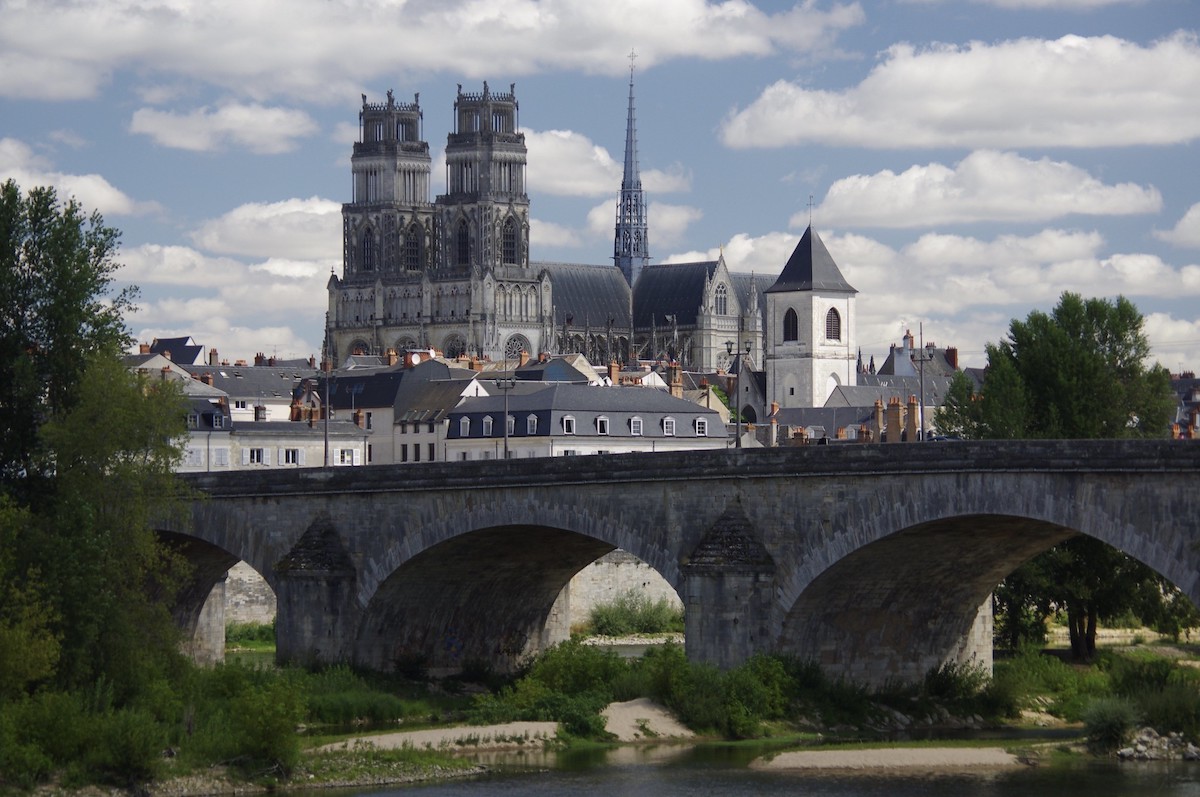 La cathédrale d'Orléans vue depuis les rives de la Loire / © Dvdbramhall