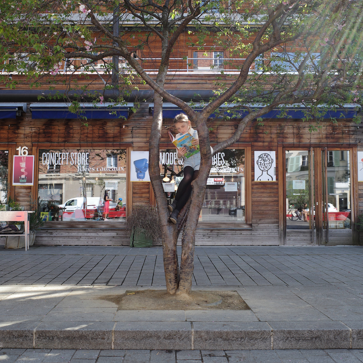 La halle Pajol dans le quartier de La Chapelle / © Vincent Migrenne