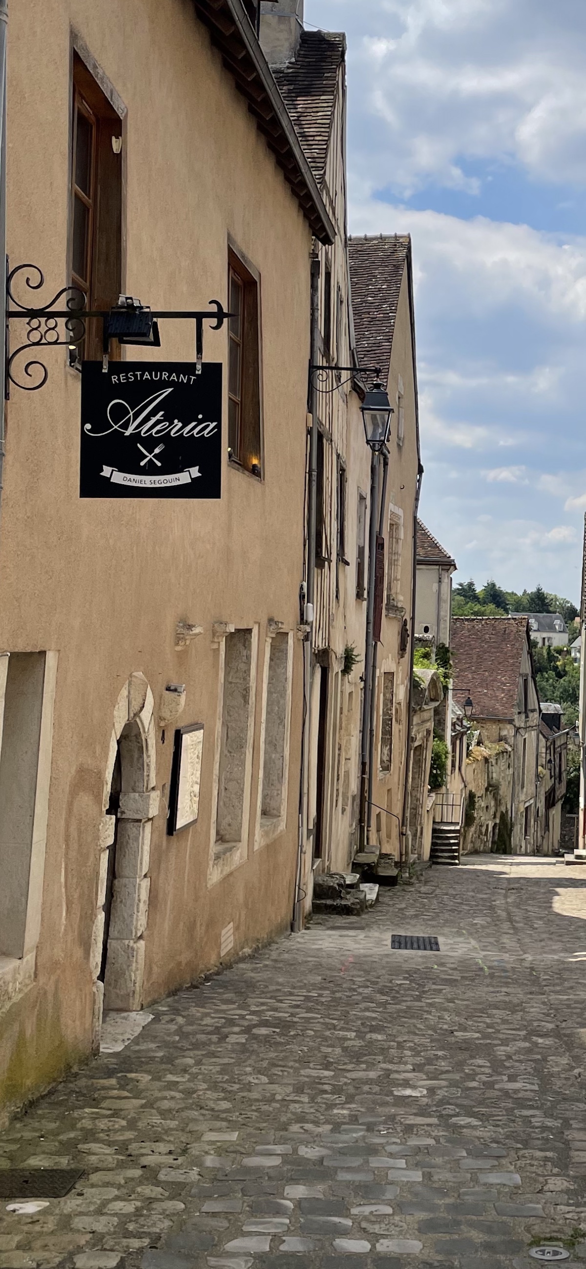 Le restaurant l'Asteria dans les rues de Châteaudun / © John Laurenson pour Enlarge your Paris