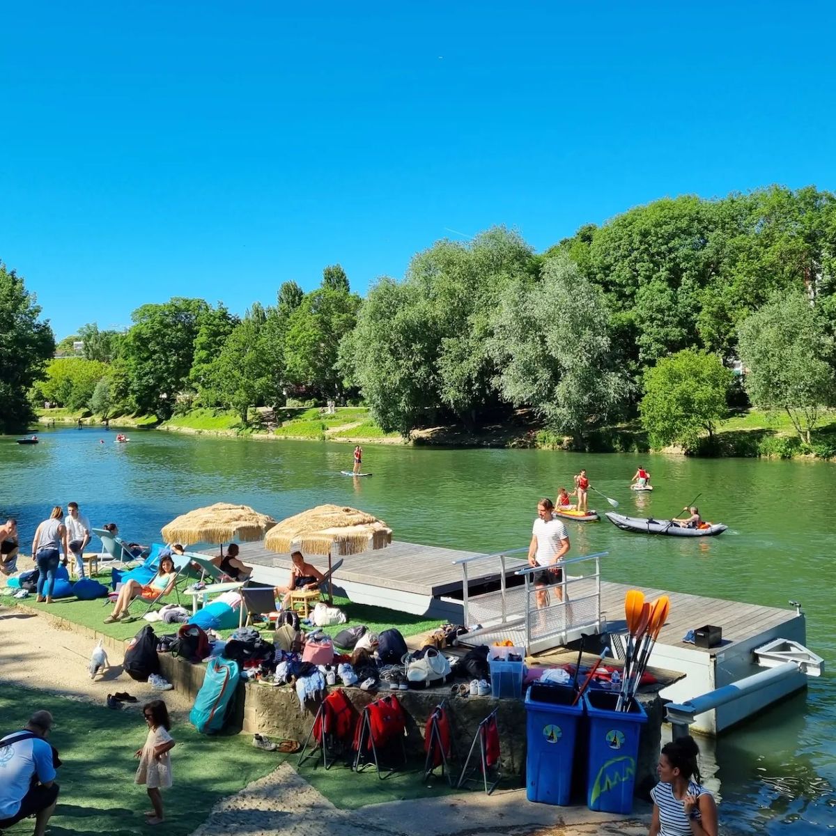 Sur le quai du Mesnil à Saint-Maur / © Beach Paddle