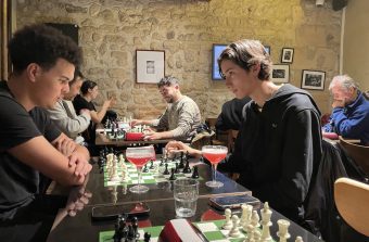 J’ai renoué avec les échecs dans un bar à échecs
