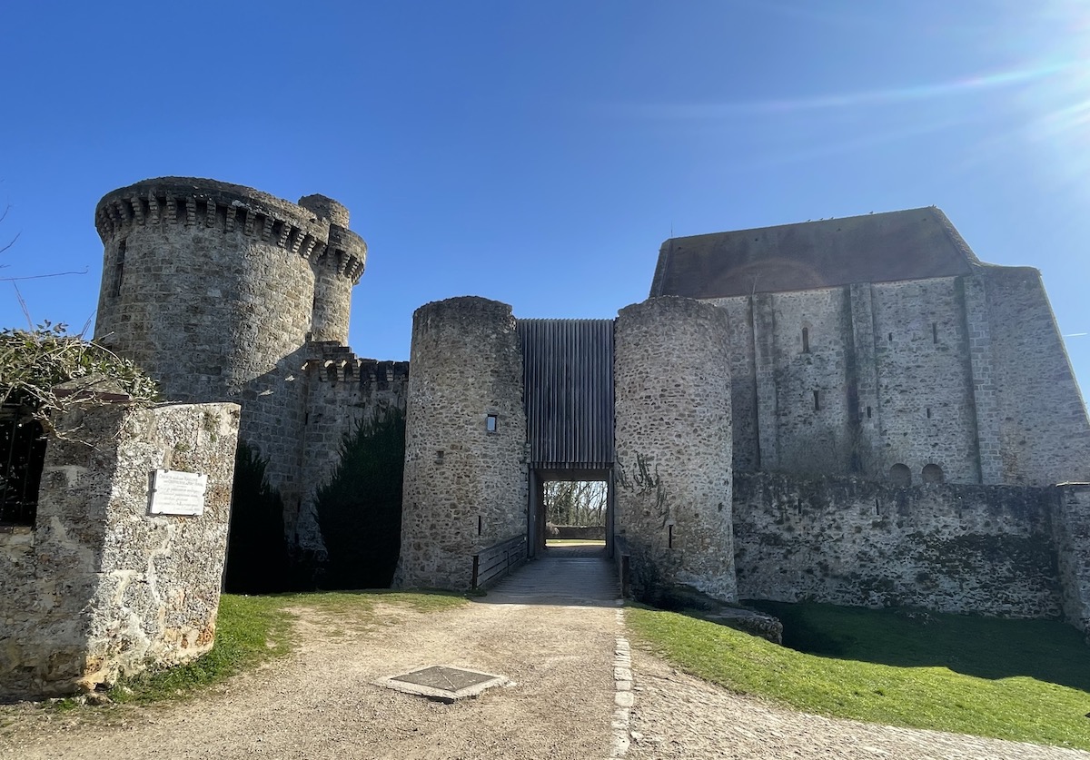 Le château de la Madeleine à Chevreuse / © John Laurenson pour Enlarge your Paris