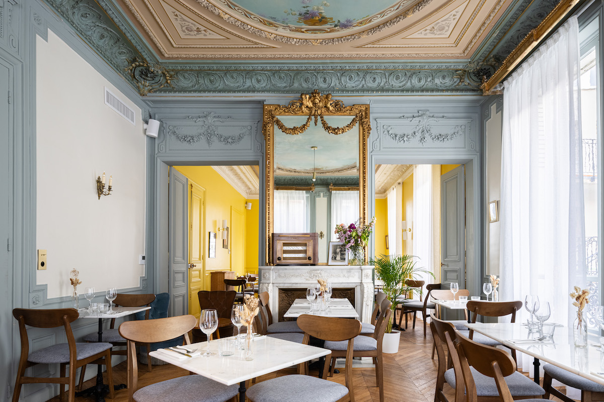 La salle de restaurant du Charmant / © David Duchon-Doris