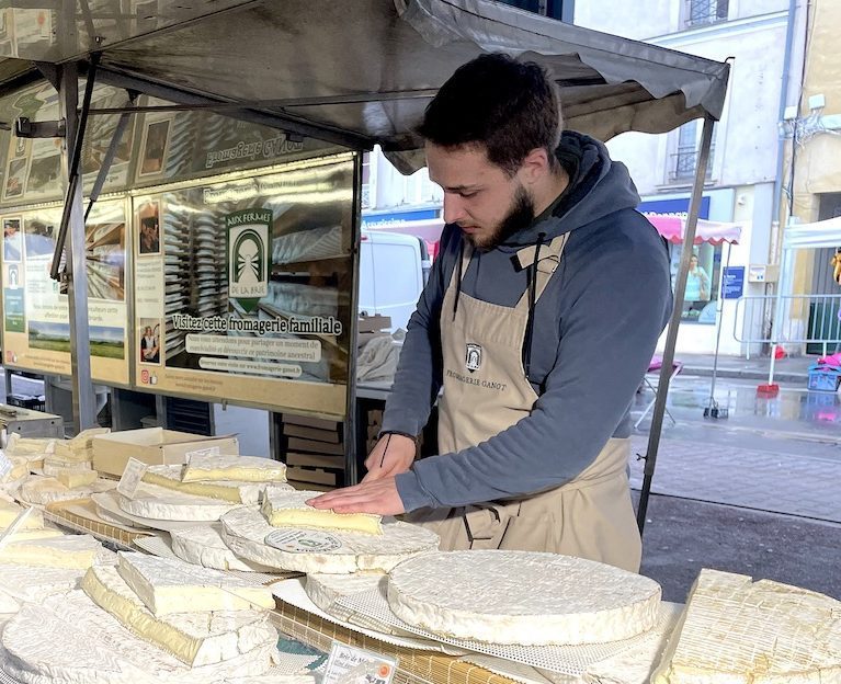 Un producteur de brie au marché de Meaux / © John Laurenson pour Enlarge your Paris