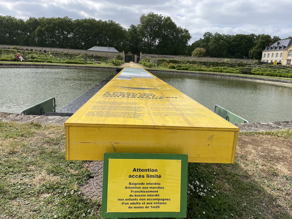 Au Potager du Roi, la visite se fait les pieds dans l'eau / © John Laurenson pour Enlarge your Paris