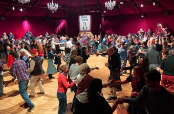 Aux Chapiteaux Turbulents, des artistes autistes font vibrer la porte de Champerret