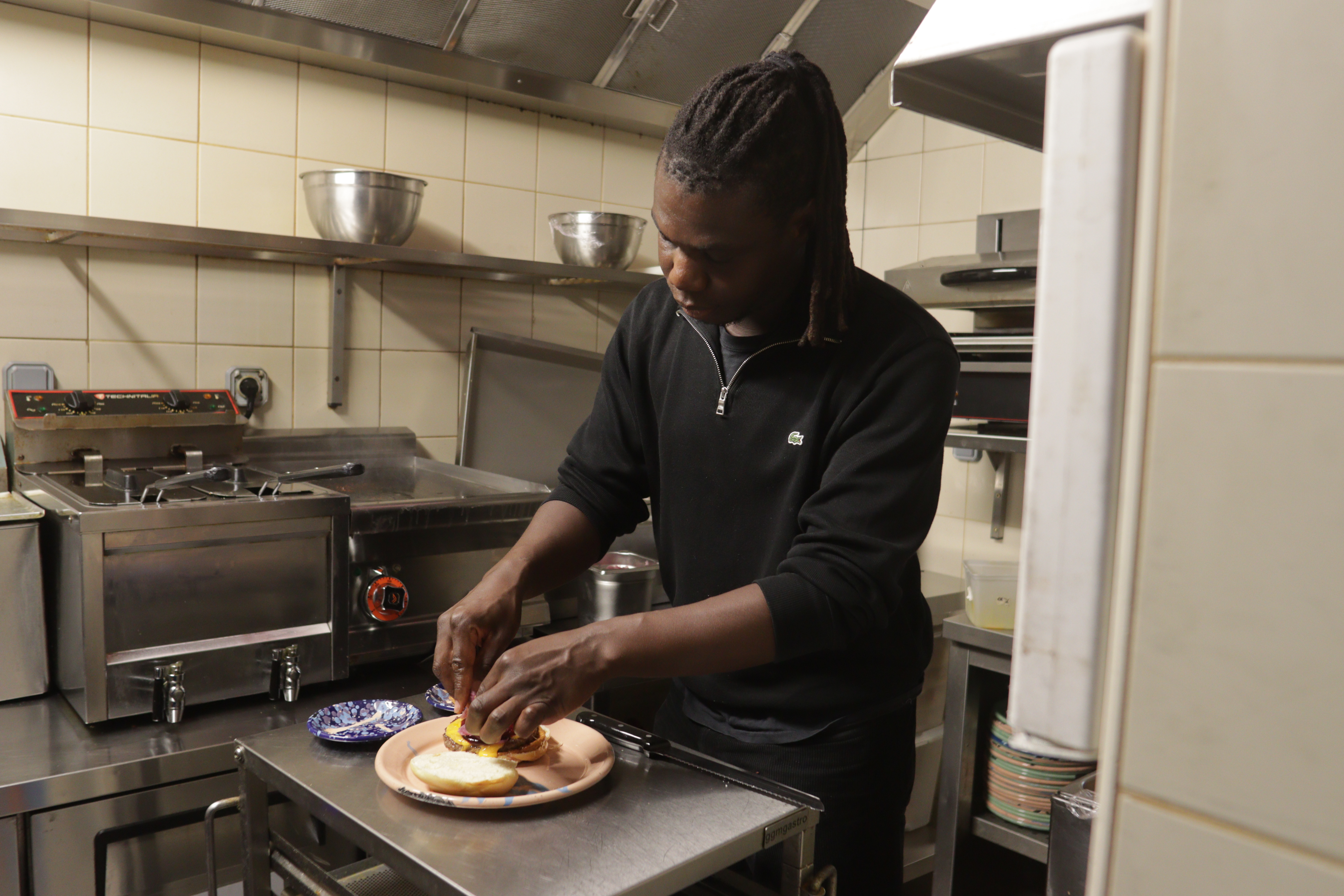 Bomaye, le restaurant de Laurent Kalala, champion francilien du burger en 2026. Marius Debackere pour Enlarge your Paris
