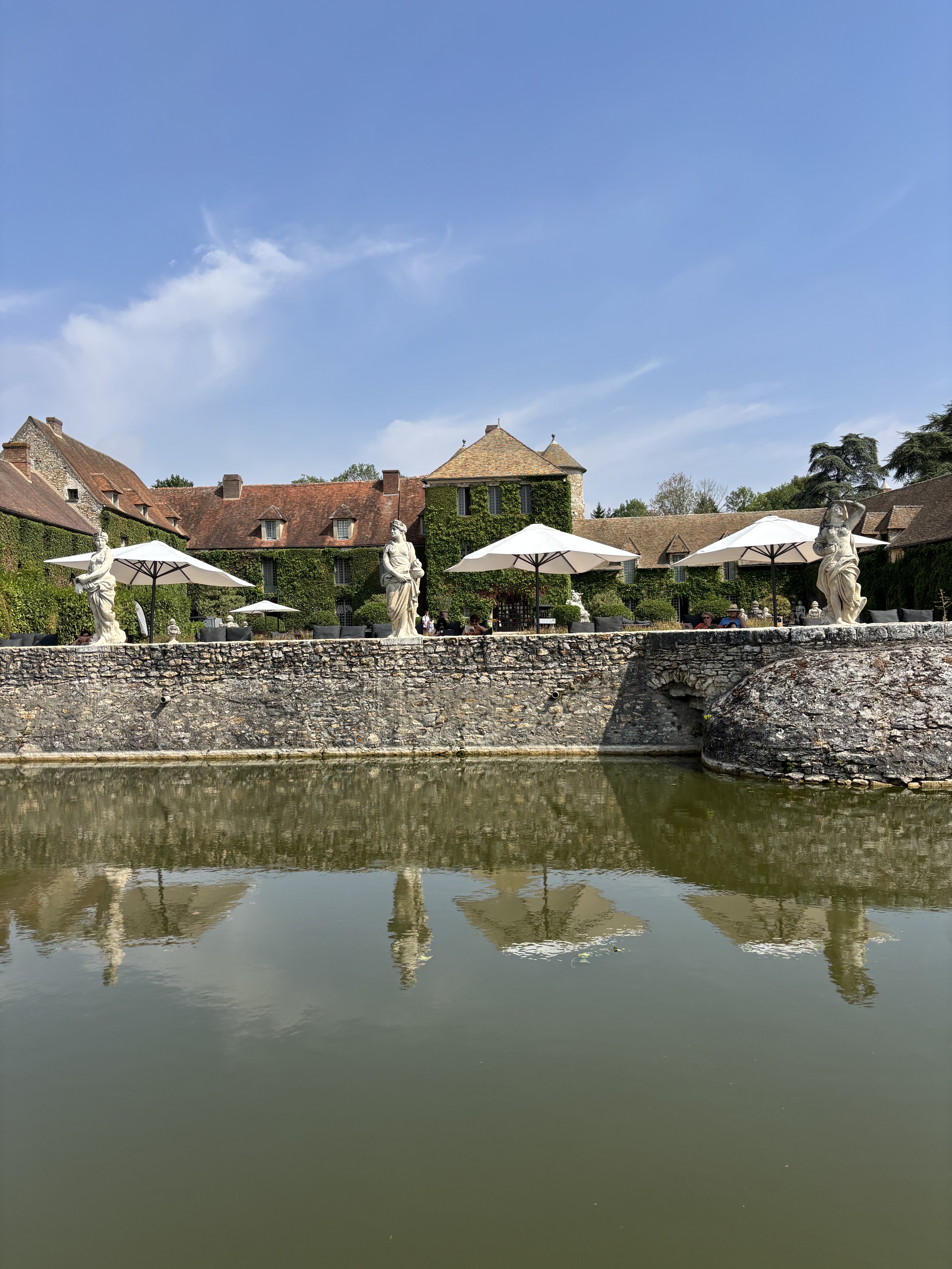 Le château de Villiers Le Mahieu. Photo Lucinda Moreira 
