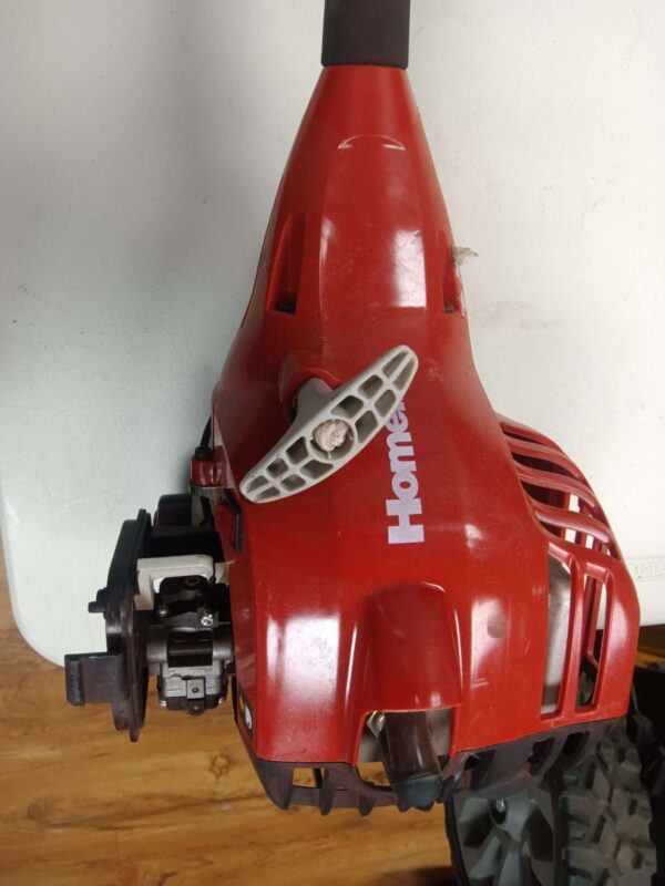 ***MISSING FILTER AND CAP***REFER TO PICTURES*** 2-Stroke 26 cc Straight Shaft Gas Trimmer | EZ Auction