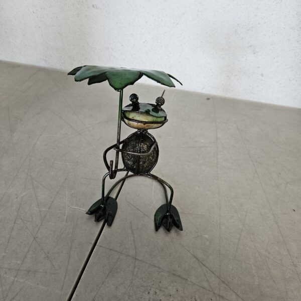 Frog with One Leaf Umbrella Ornament, Metal Yard Ornament | EZ Auction