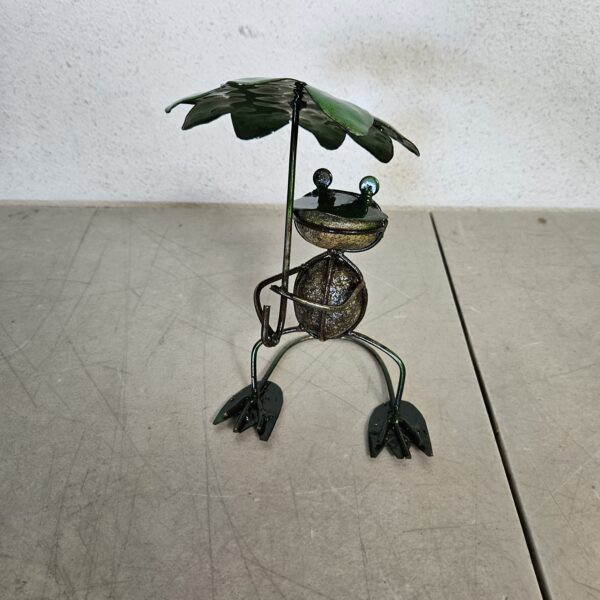 Frog with One Leaf Umbrella Ornament, Metal Yard Ornament | EZ Auction