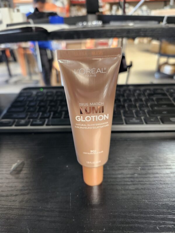 L'Oreal Paris Makeup True Match Lumi Glotion, Natural Glow Enhancer, Illuminator Highlighter Skin Tint, for an All Day Radiant Glow, Light, 1.35 Ounces | EZ Auction