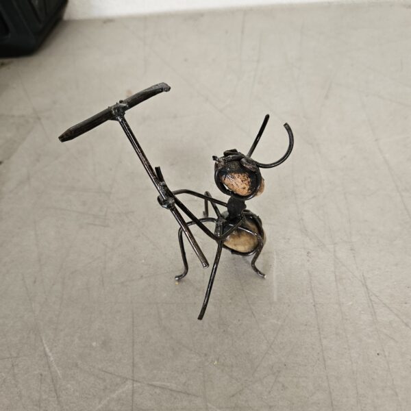 Worker ant figure perfect for garden decoration, handcrafted with metal | EZ Auction