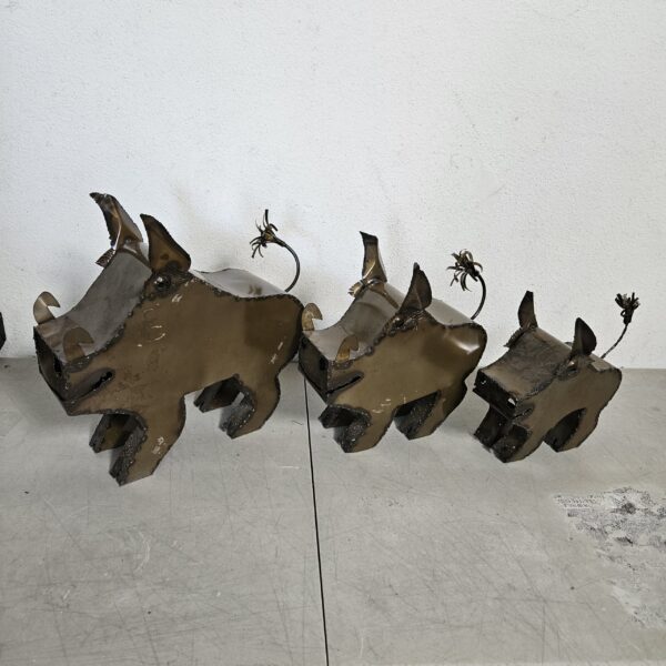 Family of 3 metal wild boars, garden decoration | EZ Auction