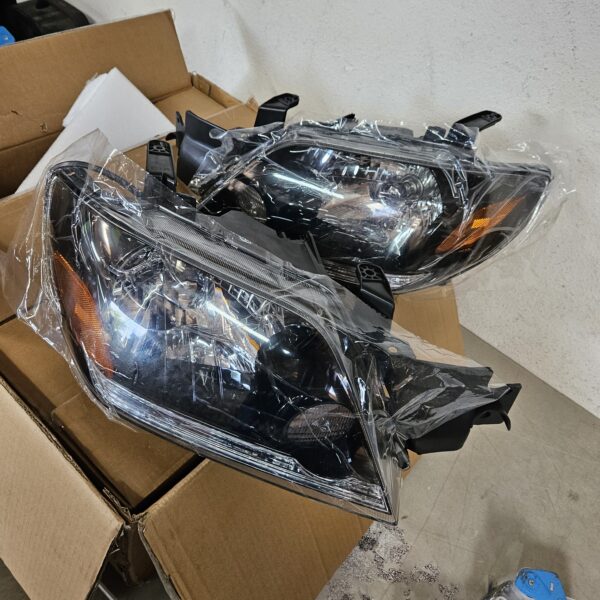 READ THE DESCRIPTION** Left Headlight Assembly Compatible with 2003-2004 Mitsubishi Outlander | EZ Auction