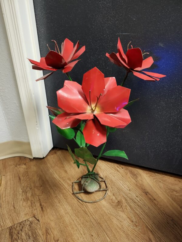 ***2 FT TALL***ARTISINAL IMPORTED IRON WORK FLOWER STATUE | EZ Auction