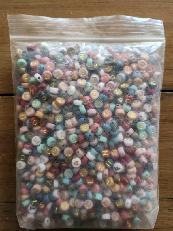 Round Letter Beads, DECYOOL 700Pcs 4×7mm Colored Acrylic Alphabet Beads for Bracelet Necklace DIY Jewelry Making | EZ Auction
