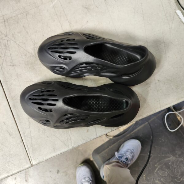 *** SIZE 8 *** Foam Runner Shoes for Men, Cloud Slides Slippers Walking Sneakers Thick Sole Non-Slip, EVA Beach Pillow | EZ Auction