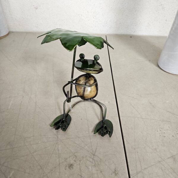 Frog with One Leaf Umbrella Ornament, Metal Yard Ornament | EZ Auction