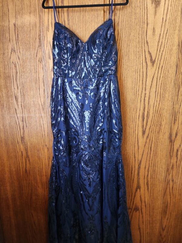 ***Looks Like A Size Small-Medium***RUMUGUYA Sparkly Sequin Mermaid Prom Dress with Slit for Women Spaghetti Straps Evening Formal Gown 2024 | EZ Auction