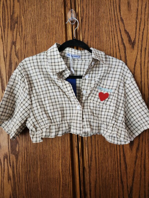 ***Adult XS***Short-Sleeve Plaid Heart Embroidered Crop Shirt | EZ Auction