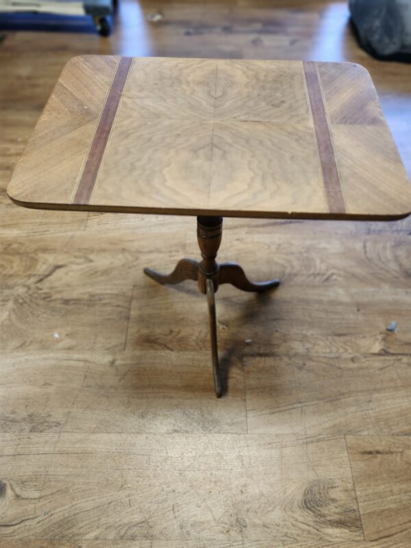 ***USED AND DIRTY WITH MINOR DAMAGE REFER TO IMAGESAntique Queen Anne Tilt Top Candle Stand Table 1900's | EZ Auction