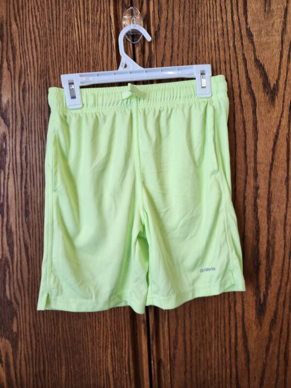 ***Size M-8 Kids***Boys Loose Athletic Moisture Wicking Shorts Performance Mesh Shorts | EZ Auction