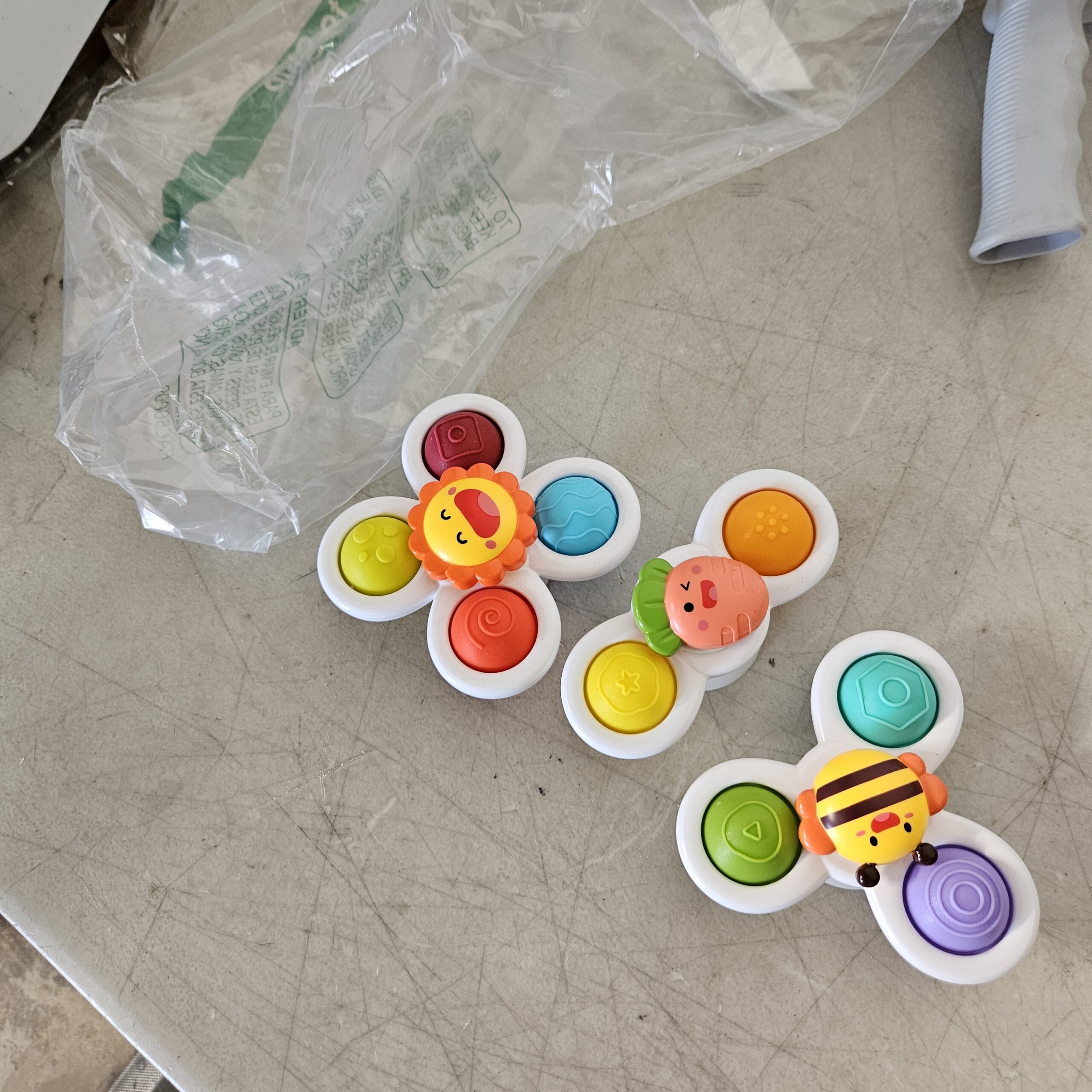 LiKee Strong Suction Cup Fidget Spinnerz Sensory Bath Toys for Baby 6