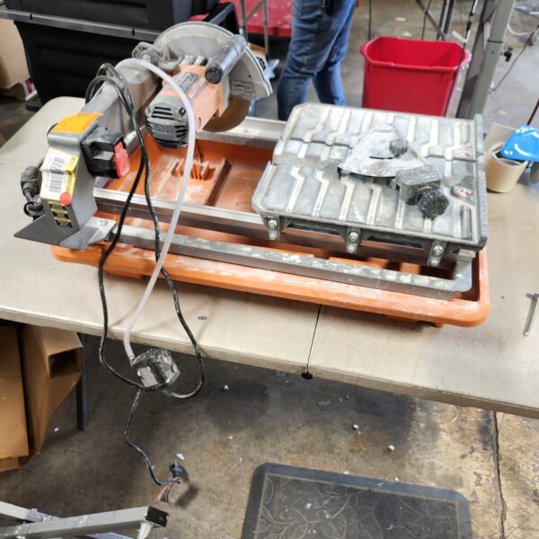 ***READ DESCRIPTION*** RIDGID 9-Amp 7 in. Blade Corded Wet Tile Saw with Stand | EZ Auction