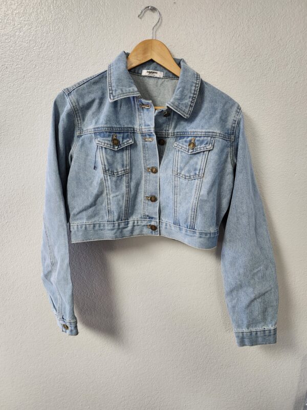 *** MEDIUM***Women's Button Down Long Sleeve Cropped Denim Jean Jacket with Pockets | EZ Auction