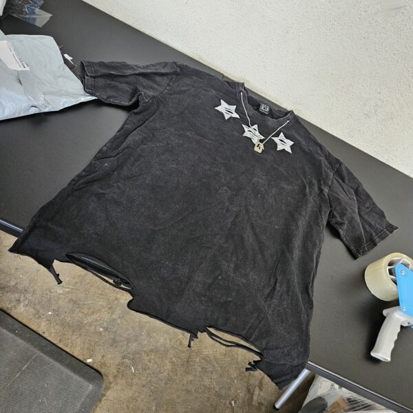 SIZE XL* Embroidery Distressed Star Washed Tee | EZ Auction