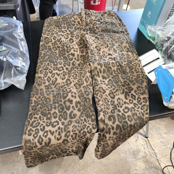 (SIZE 31)Aelfric Eden Jeans for Women High Waist Leopard Print Jeans Cheetah Pants Straight Leg Unisex Sizing | EZ Auction