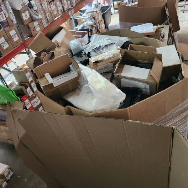 *PLEASE READ NOTES* Pallet of misc car parts and accesories | EZ Auction