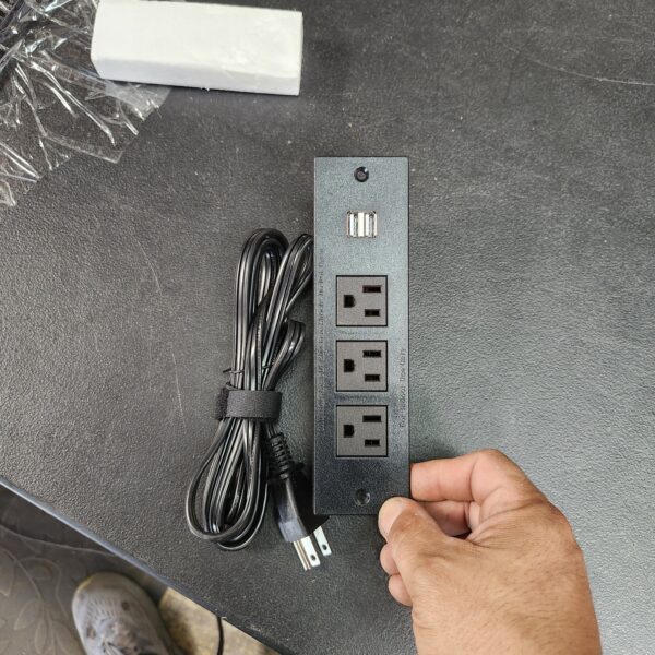 Power Outlets with 3 Outlets and 2 USB Ports | EZ Auction