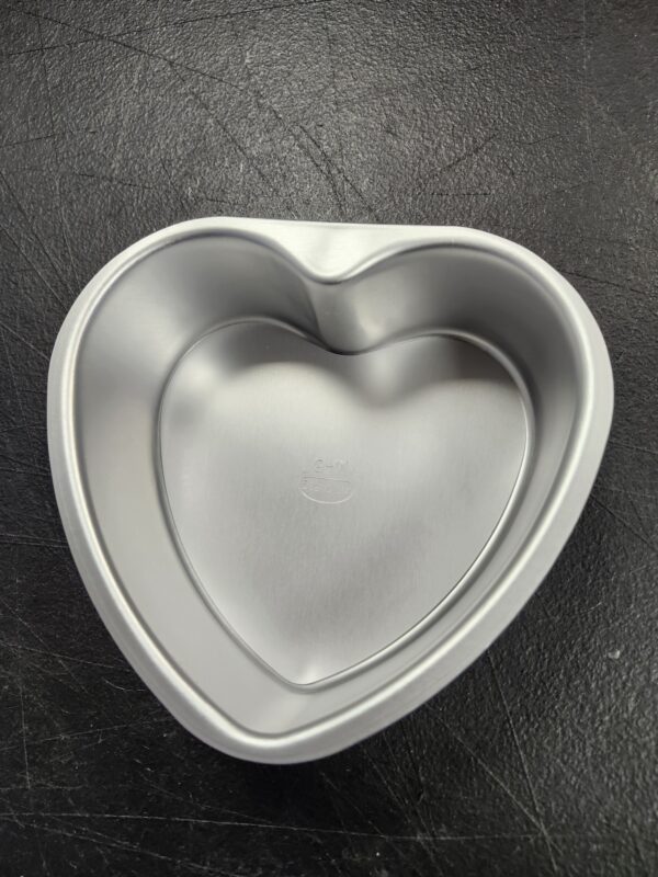 Heart Shaped Cake Pan - 6x3 Inch Aluminum Cake Tin for Weddings, Parties, and Family Occasions Make cake pans for 1-2 servings, heart-shaped small cake pan | EZ Auction