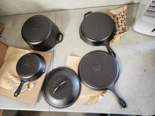 Lodge Seasoned Cast Iron 5 Piece Bundle. 10.5" Griddle, 8" Skillet, 10.25" Skillet, 10.25" Dutch Oven, and 10.25" Lid,Black | EZ Auction