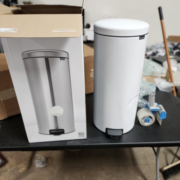 ***READ DESCRIPTION** Brabantia New Icon Step Trash Can (8 Gal/White) Soft Closing Kitchen Garbage/Recycling Can with Removable Bucket | EZ Auction