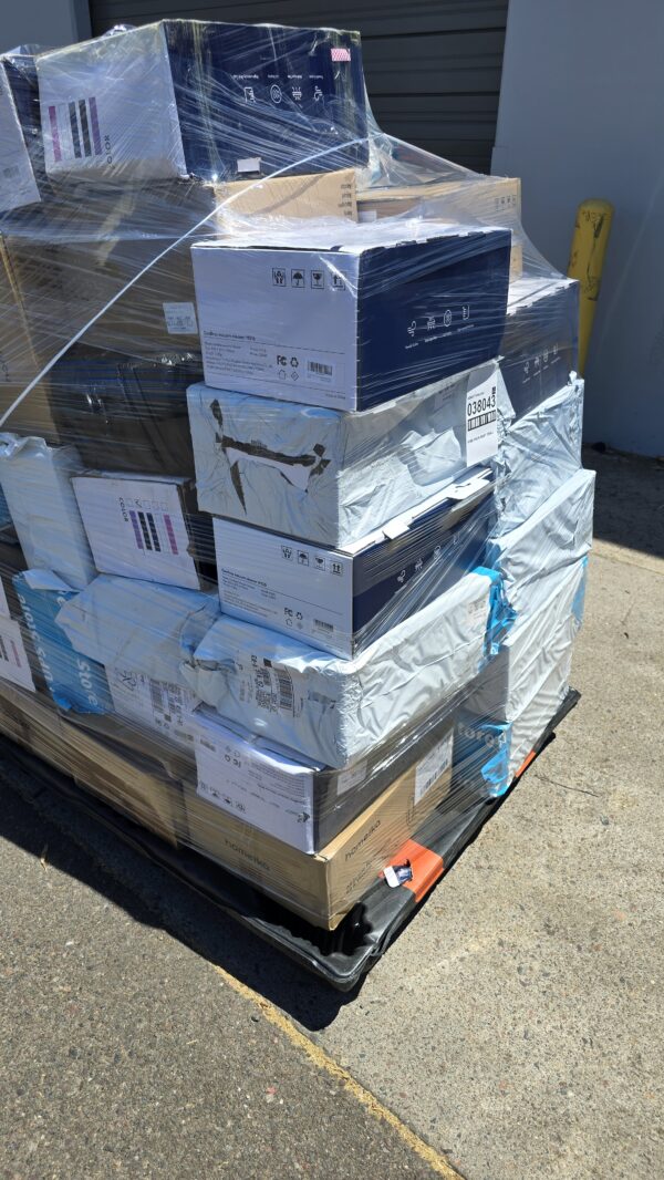 EST RETAIL $3495 PALLET OF 40 VACUUMS NEW AND USED NO REFUND SALE AS IS | EZ Auction