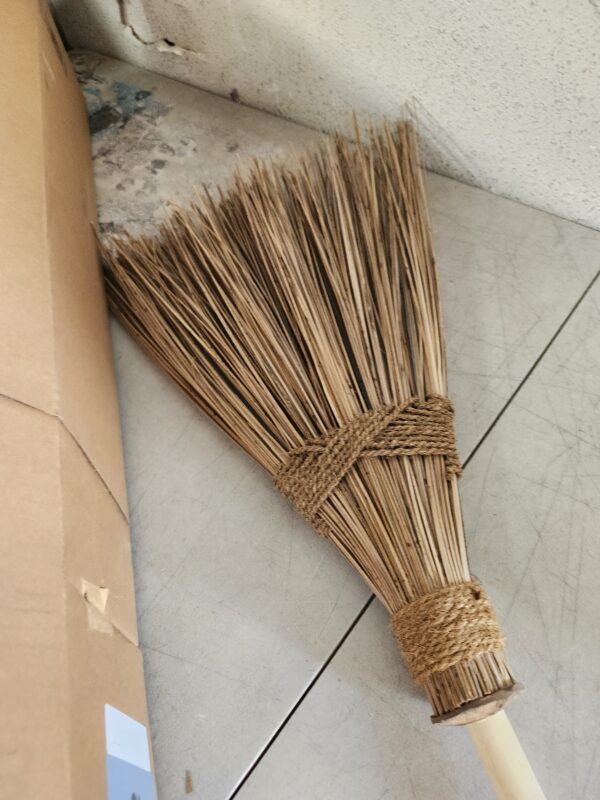 Garden Broom | EZ Auction