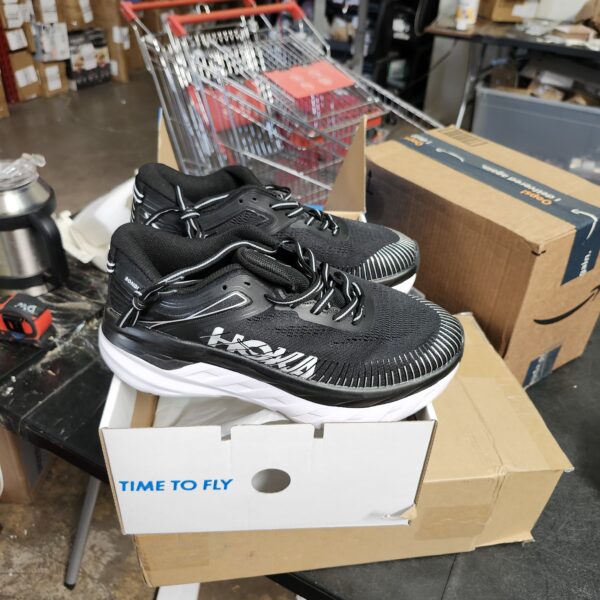 *** SIZE 8 *** HOKA ONE ONE Bondi 7 Black/White | EZ Auction