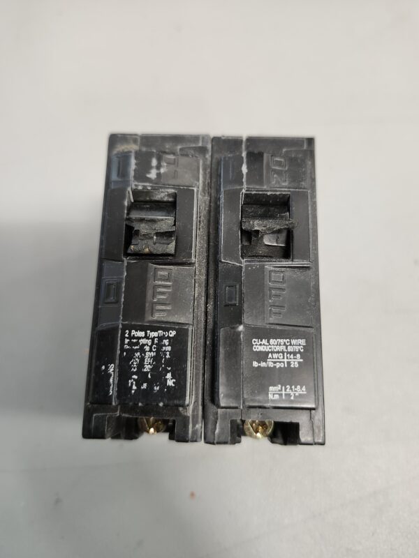 ***HANDLES SIGHTLY BROKEN BUT STILL FUNCTIONAL REFER TO IMAGE****Siemens Q225 25-Amp Double Pole Type QP Circuit Breaker Black | EZ Auction