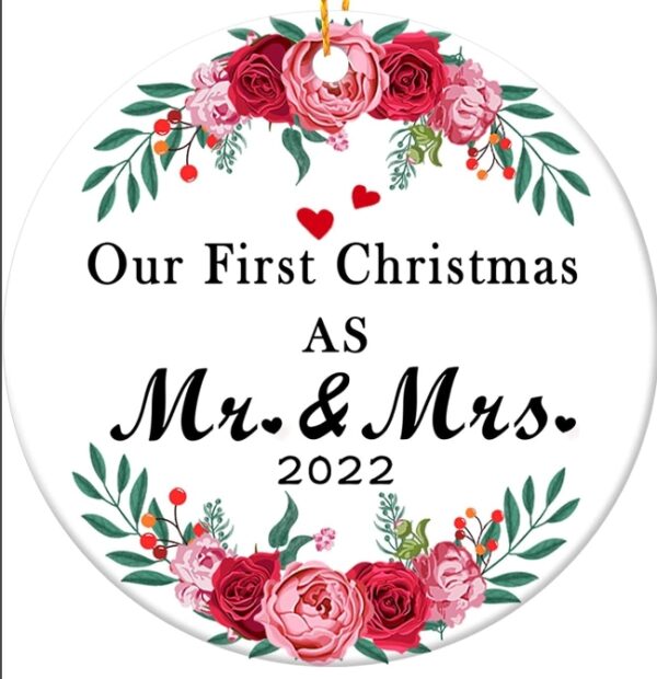 KROMNOUR Adorno de boda con texto en inglés «Our First Christmas as Mr & Mrs 2022», para celebrar el primer aniversario de boda, adorno para pareja, marido, esposa, pareja casada, 1 año de Navidad, adorno acrílico de 3 pulgadas (Mr. & Mrs) | EZ Auction