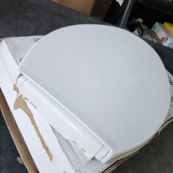 ***USED AND THE CLAMPS ARE BROKEN***Cachet Round Antimicrobial, Soft Close Front Toilet Seat in White | EZ Auction