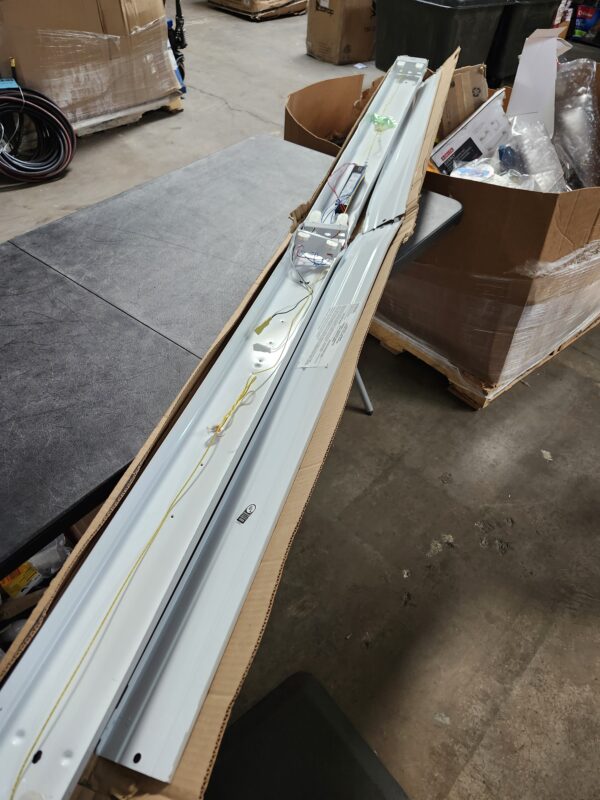 ***DELTED AND MISSING THE LIGHTS*** Metalux 32-Watt 4-Light White 8 ft. Tandem Fluorescent Strip Light | EZ Auction