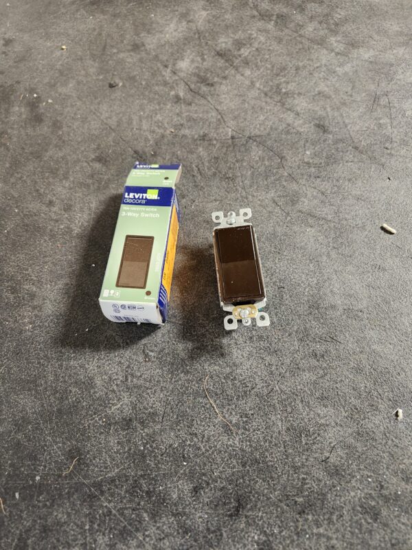 Leviton Decora 15 Amp 3-Way Switch, Brown | EZ Auction