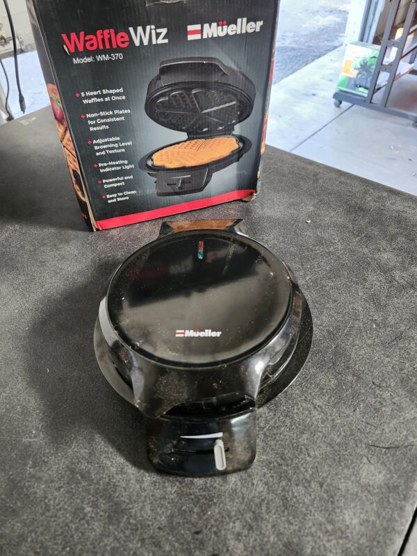 *** USED, BROKEN LID ***Mueller Heart Waffle Maker, 5 Belgian Waffle Iron, Adjustable Browning Control, Cool Touch Handle, Compact and Easy to Clean, Great Mother’s Day Gift | EZ Auction